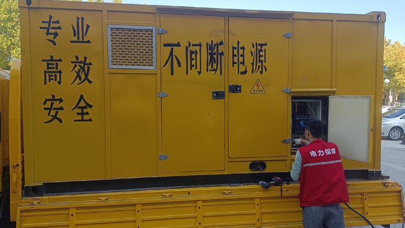 琼海柴油发电机组和UPS电源配合使用时，如何避免切换过程中的电力中断？